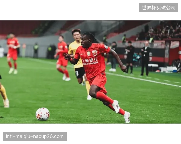 上海海港全队身价暴跌仍领跑，俱乐部薪资结构面临新赛季的成本考验。